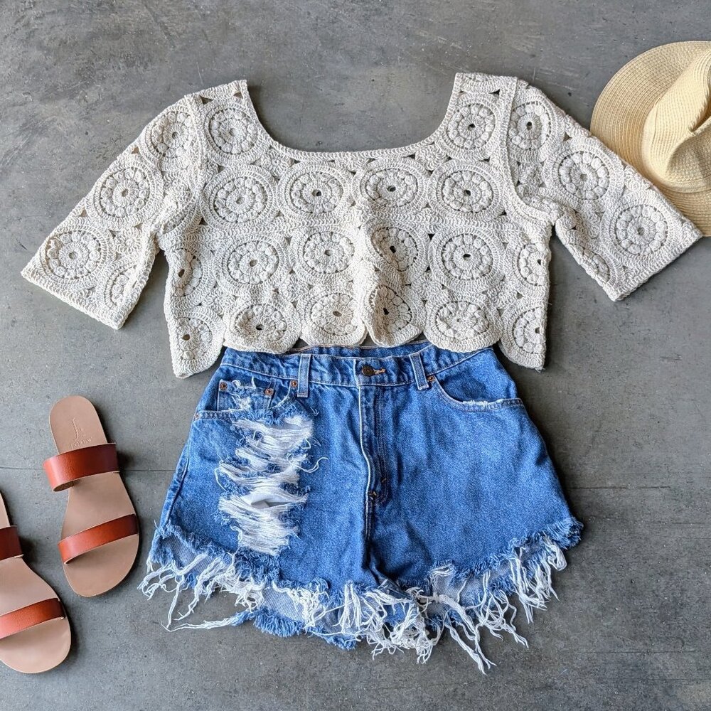 Lemiu for Pixie Market Ivory Scalloped Crochet Knit Crop Top